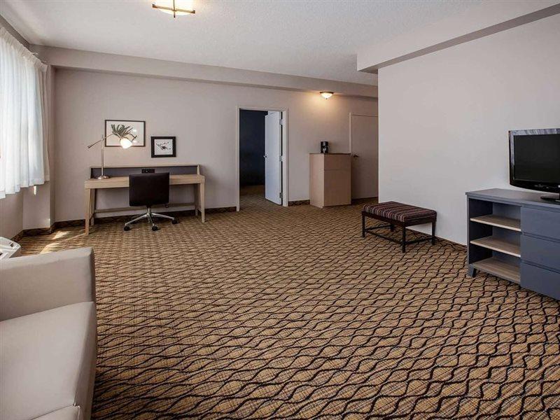 Days Inn & Suites By Wyndham Rochester Hills Mi Екстер'єр фото