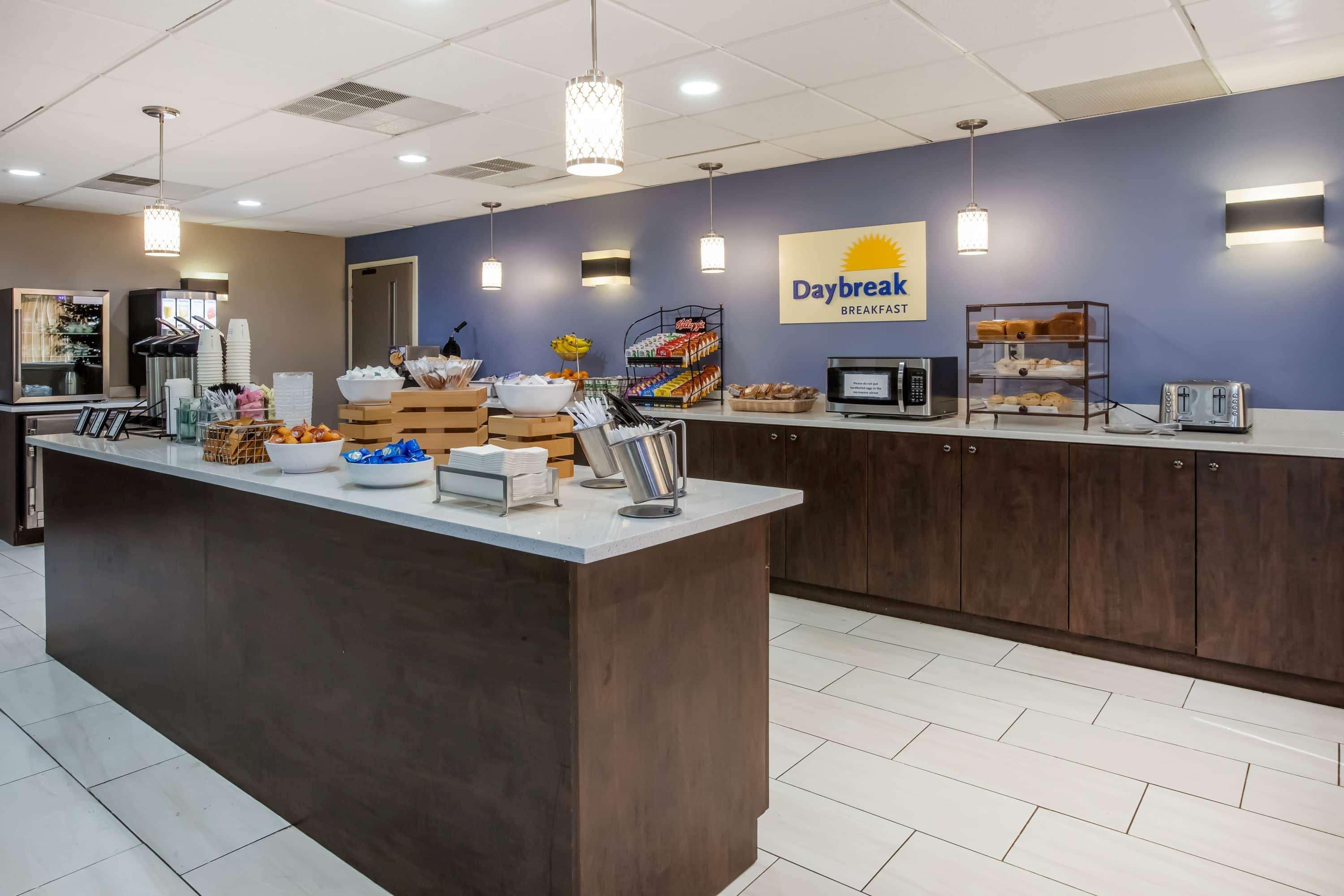 Days Inn & Suites By Wyndham Rochester Hills Mi Екстер'єр фото