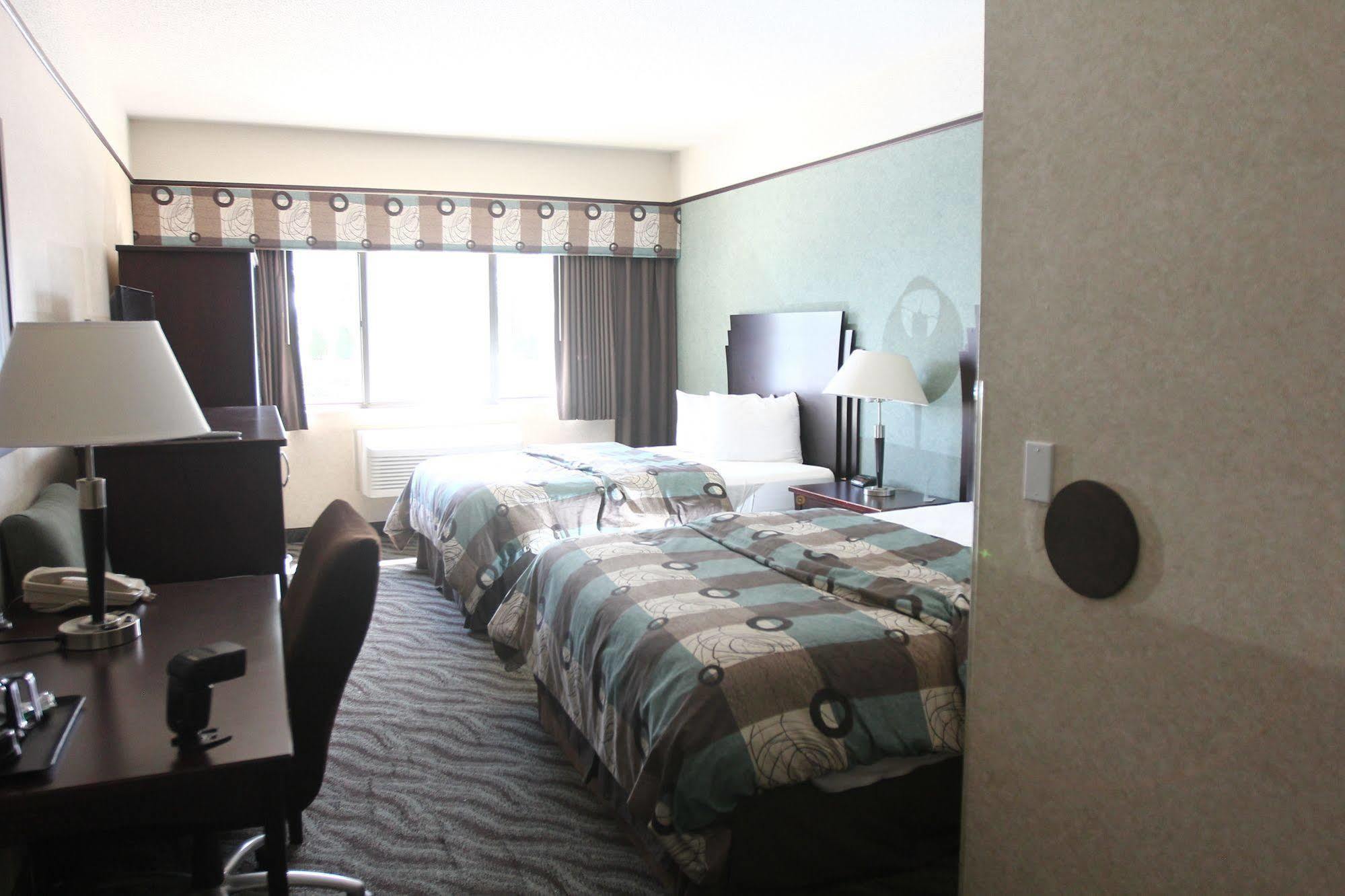 Days Inn & Suites By Wyndham Rochester Hills Mi Екстер'єр фото