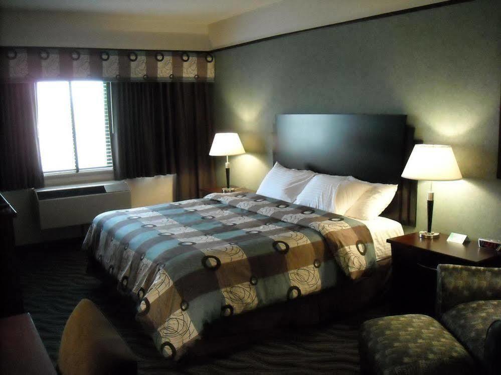 Days Inn & Suites By Wyndham Rochester Hills Mi Екстер'єр фото