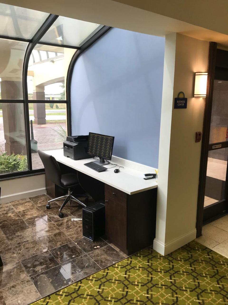 Days Inn & Suites By Wyndham Rochester Hills Mi Екстер'єр фото