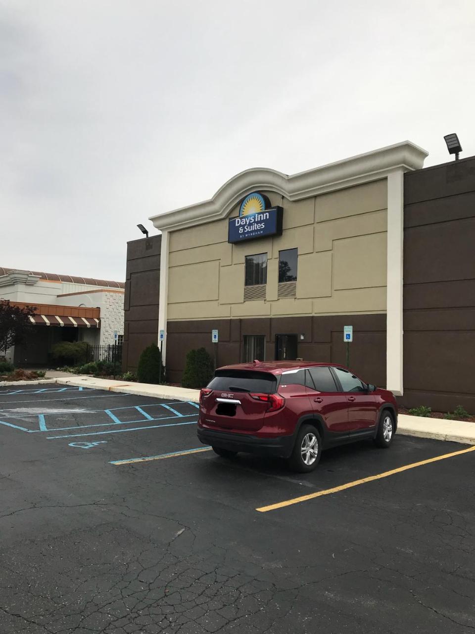 Days Inn & Suites By Wyndham Rochester Hills Mi Екстер'єр фото