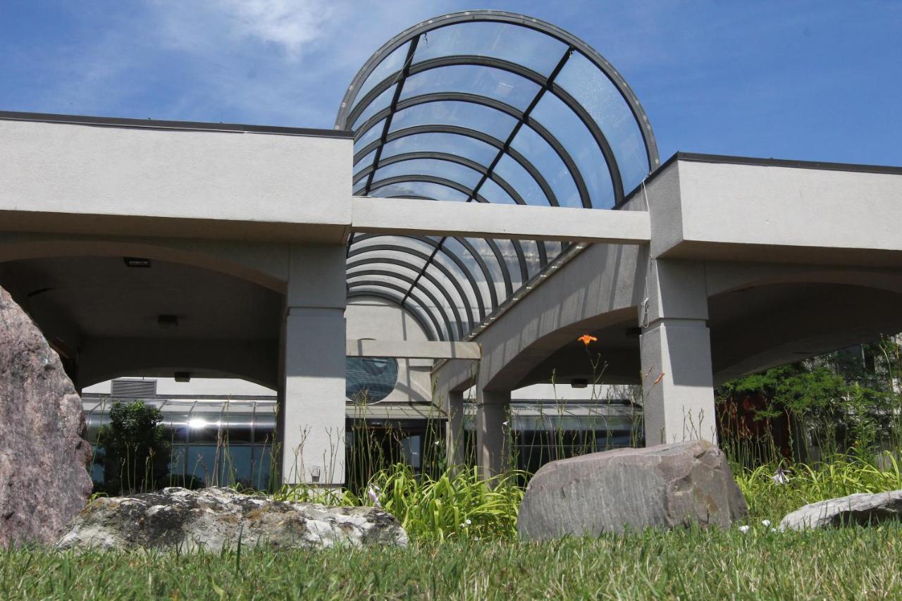 Days Inn & Suites By Wyndham Rochester Hills Mi Екстер'єр фото