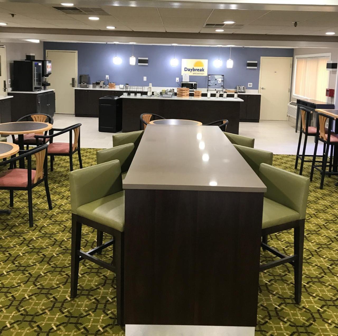 Days Inn & Suites By Wyndham Rochester Hills Mi Екстер'єр фото