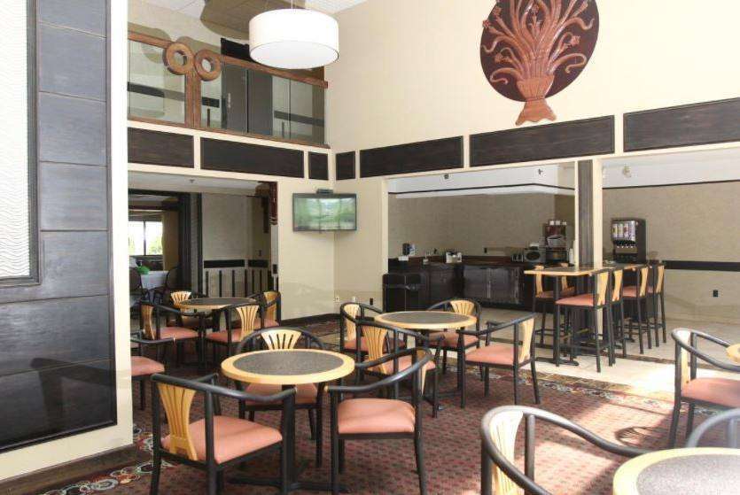 Days Inn & Suites By Wyndham Rochester Hills Mi Зручності фото