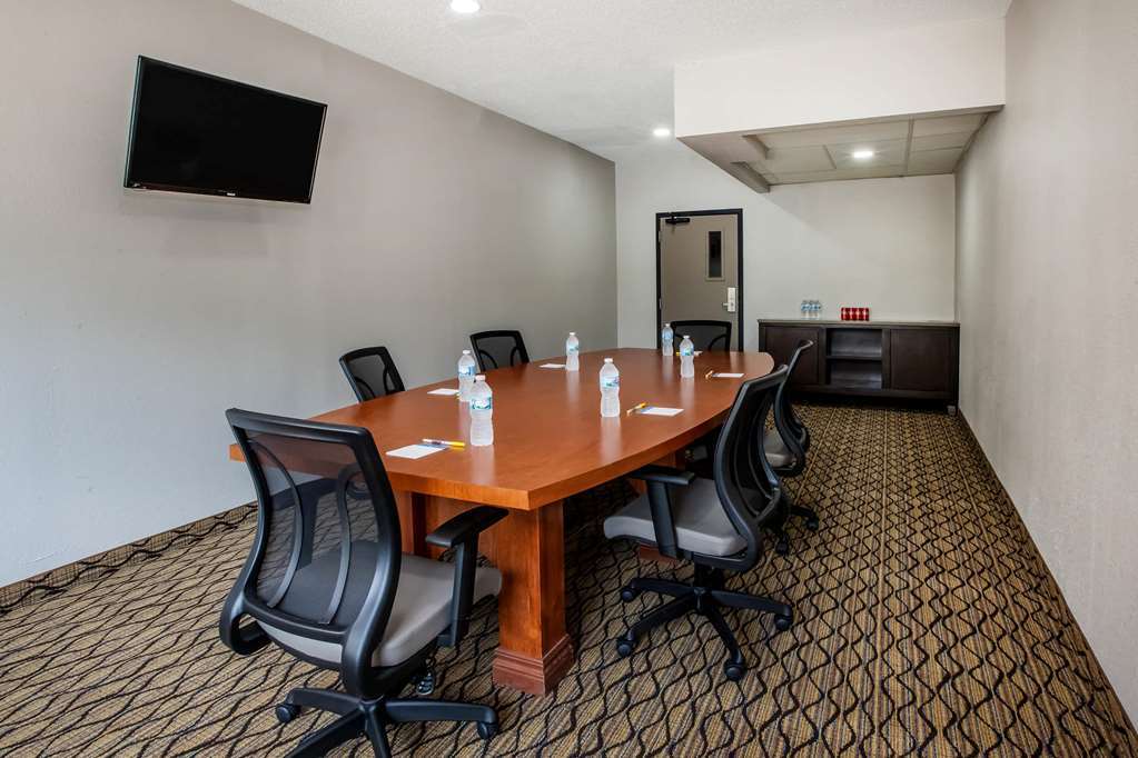 Days Inn & Suites By Wyndham Rochester Hills Mi Зручності фото